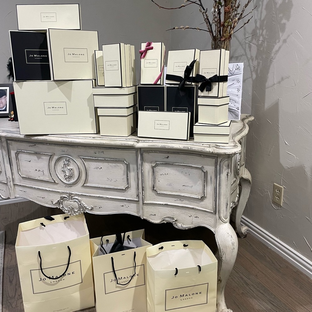 Jo Malone EMPTY boxes (15) and assorted matching packing materials.